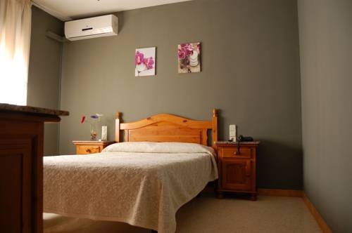 Imagen de la habitación del Hostal Las Torres, Sant Esteve Sesrovires. Foto 6