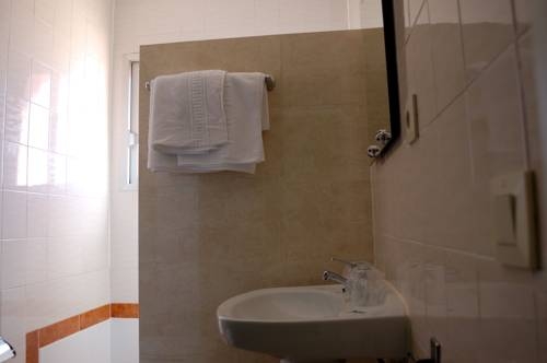 Imagen de la habitación del Hostal Las Torres, Sant Esteve Sesrovires. Foto 7