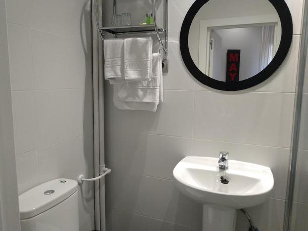 Imagen de la habitación del Hostal Lauria, Gran V&iacute;a. Foto 7