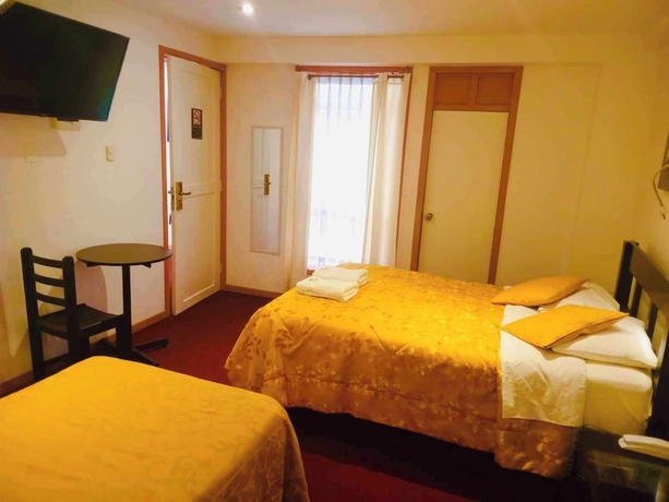 Imagen de la habitación del Hostal Le Prince. Foto 8
