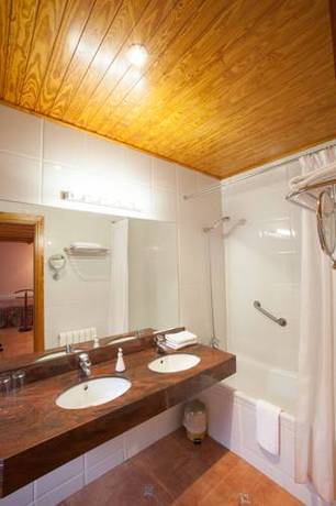 Imagen de la habitación del Hostal Les Fonts. Foto 6