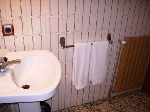 Imagen de la habitación del Hostal L'escon. Foto 9