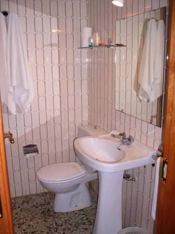 Imagen de la habitación del Hostal L'escon. Foto 16