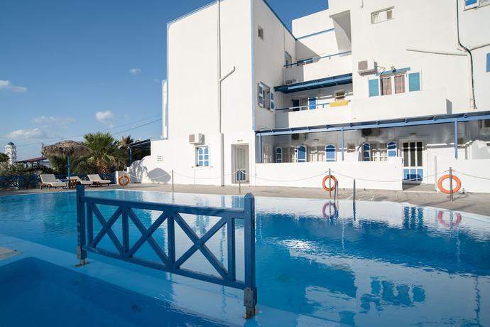 Imagen de la piscina del Hostal Letta Studios. Foto 7