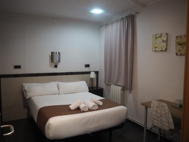 Imagen de la habitación del Hostal Levante, Barrio G&oacute;tico. Foto 6