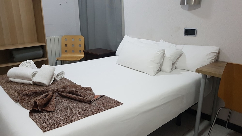 Imagen de la habitación del Hostal Levante, Barrio G&oacute;tico. Foto 7