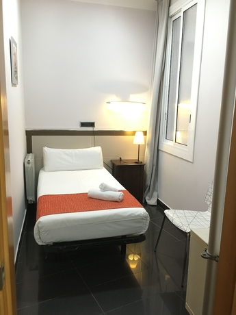 Imagen de la habitación del Hostal Levante, Barrio G&oacute;tico. Foto 8