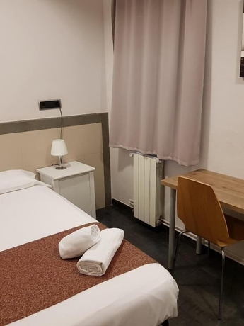 Imagen de la habitación del Hostal Levante, Barrio G&oacute;tico. Foto 9