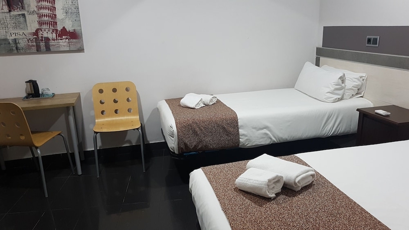 Imagen de la habitación del Hostal Levante, Barrio G&oacute;tico. Foto 10