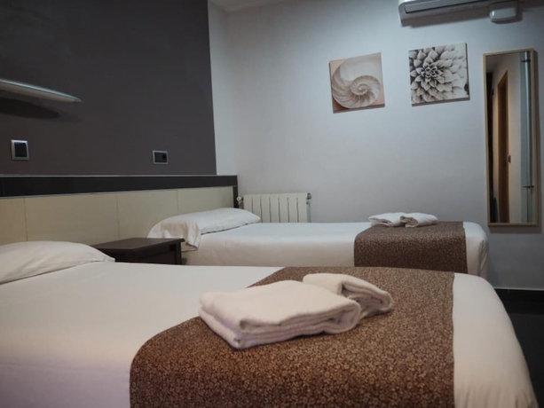 Imagen de la habitación del Hostal Levante, Barrio G&oacute;tico. Foto 11