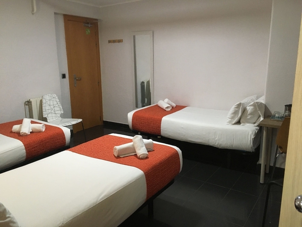 Imagen de la habitación del Hostal Levante, Barrio G&oacute;tico. Foto 14
