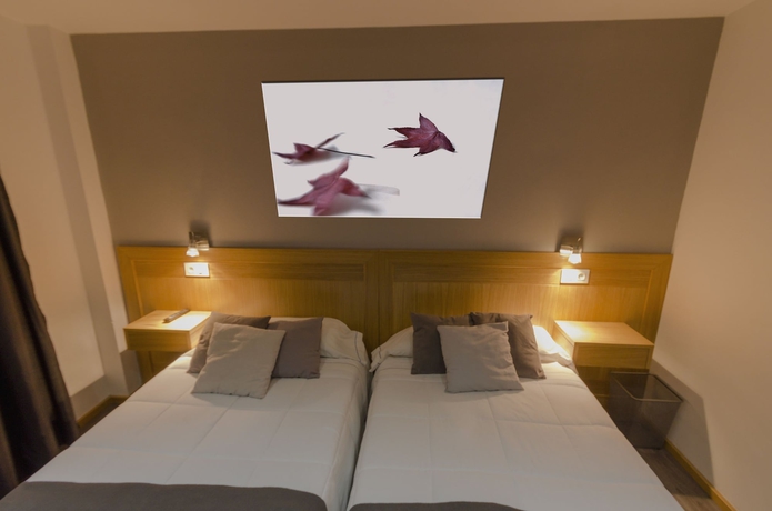 Imagen de la habitación del Hostal Libertad, Gijón. Foto 6