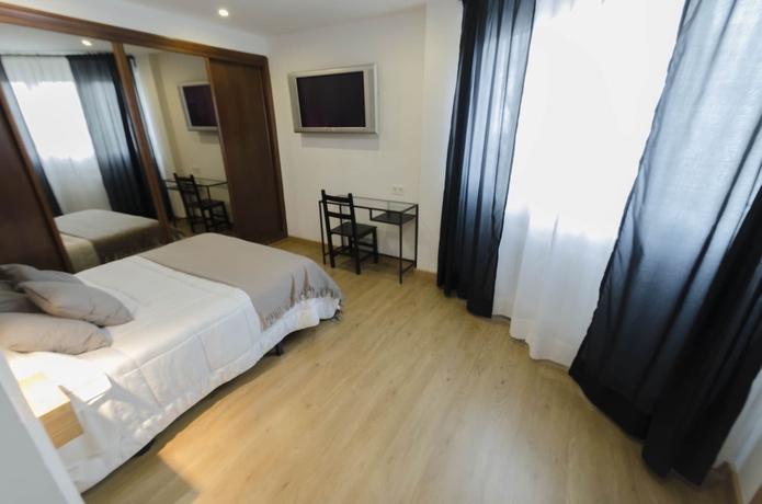 Imagen de la habitación del Hostal Libertad, Gijón. Foto 8