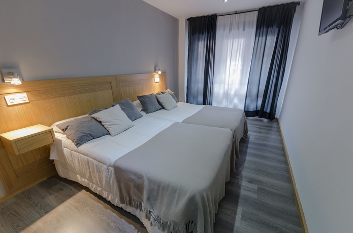 Imagen de la habitación del Hostal Libertad, Gijón. Foto 9