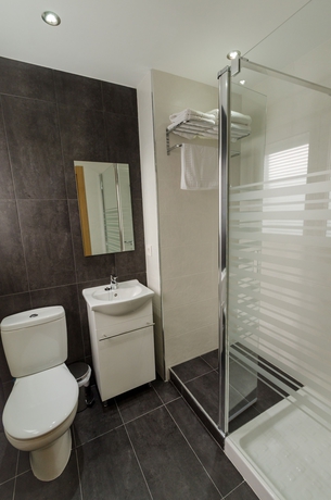 Imagen de la habitación del Hostal Libertad, Gijón. Foto 13