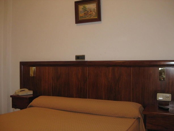 Imagen de la habitación del Hostal Linar. Foto 11
