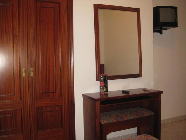 Imagen de la habitación del Hostal Linar. Foto 15