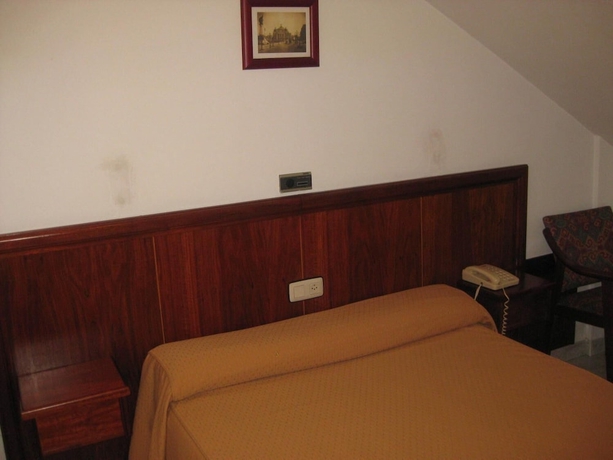 Imagen de la habitación del Hostal Linar. Foto 17