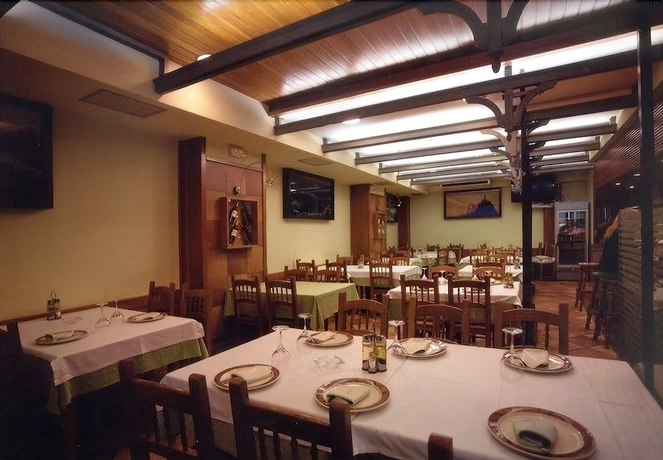Imagen del bar/restaurante del Hostal Linar. Foto 2