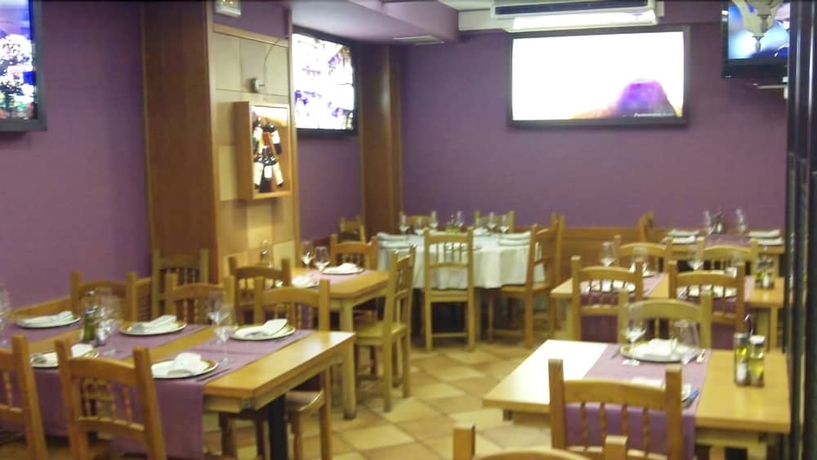 Imagen del bar/restaurante del Hostal Linar. Foto 5