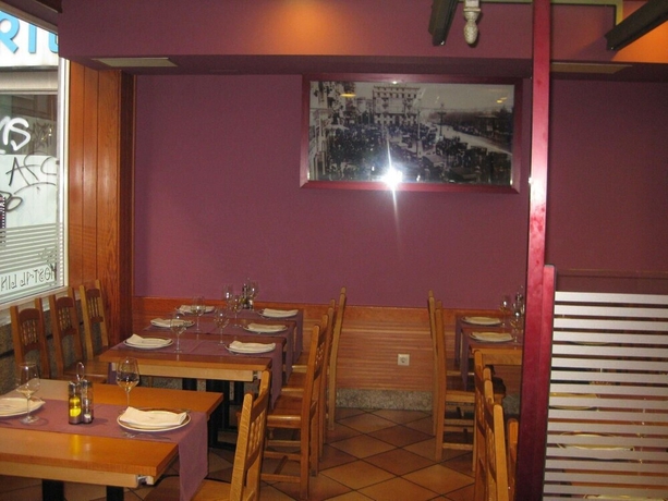 Imagen del bar/restaurante del Hostal Linar. Foto 7