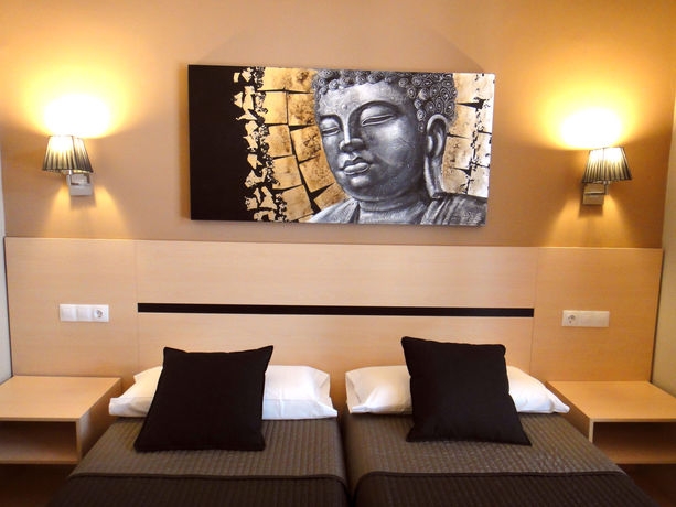 Imagen de la habitación del Hostal Live Natura Barcelona. Foto 3