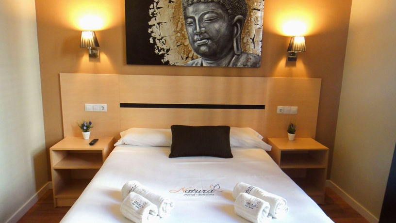 Imagen de la habitación del Hostal Live Natura Barcelona. Foto 6