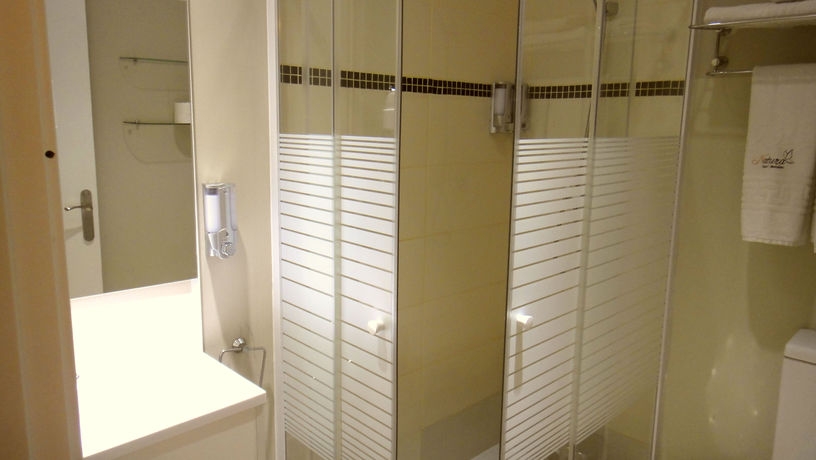 Imagen de la habitación del Hostal Live Natura Barcelona. Foto 9