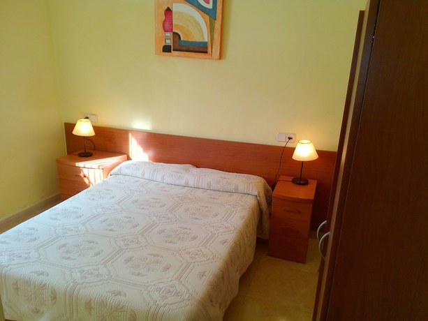 Imagen de la habitación del Hostal Lleida, Segur de Calafell. Foto 6