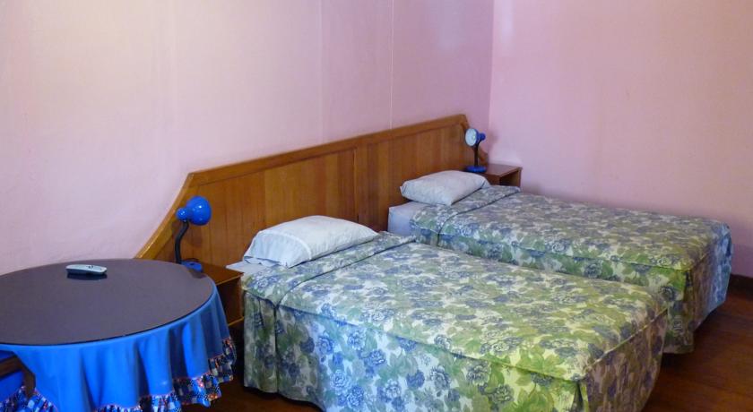 Imagen de la habitación del Hostal Lluvia De Oro. Foto 2