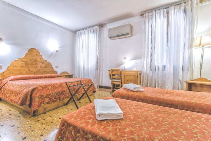 Imagen de la habitación del Hostal Locanda ai Bareteri. Foto 5