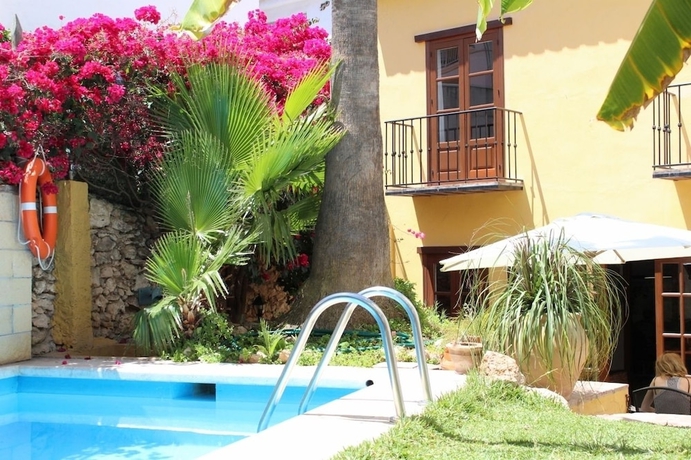 Imagen de la piscina del Hostal Lorca. Foto 18