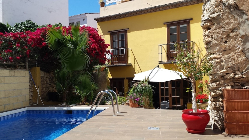 Imagen de la piscina del Hostal Lorca. Foto 19