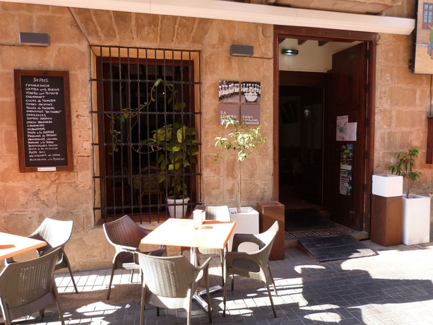 Imagen del bar/restaurante del Hostal Loreto, Denia. Foto 7