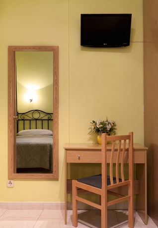 Imagen de la habitación del Hostal Los Alpes. Foto 2