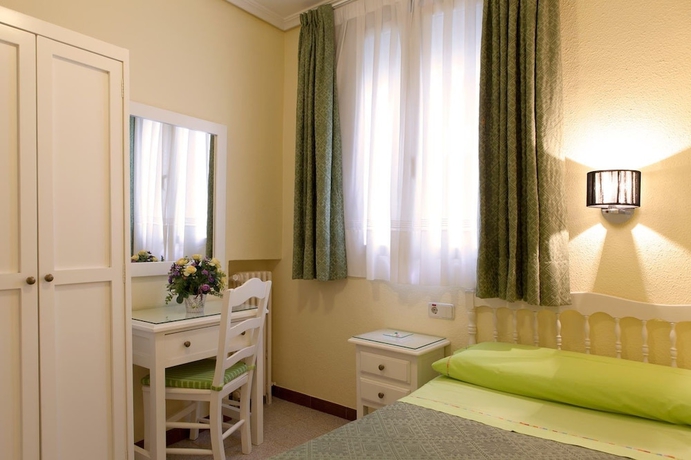 Imagen de la habitación del Hostal Los Alpes. Foto 4