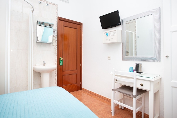 Imagen de la habitación del Hostal Los Alpes. Foto 8