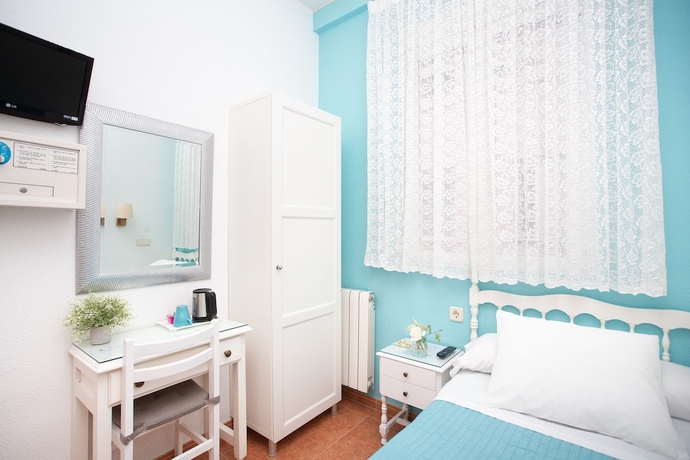 Imagen de la habitación del Hostal Los Alpes. Foto 9