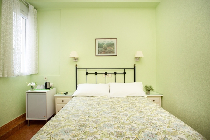 Imagen de la habitación del Hostal Los Alpes. Foto 11