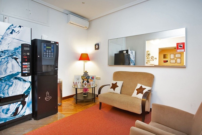 Imagen de los interiores del Hostal Los Alpes. Foto 19