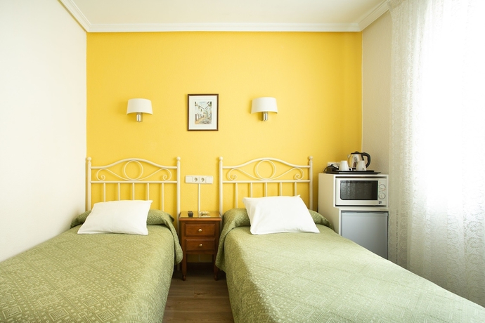 Imagen de la habitación del Hostal Los Alpes. Foto 14