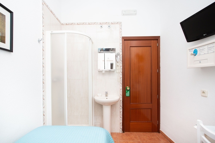 Imagen de la habitación del Hostal Los Alpes. Foto 16