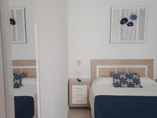 Imagen de la habitación del Hostal Los Arcos, Chipiona. Foto 13