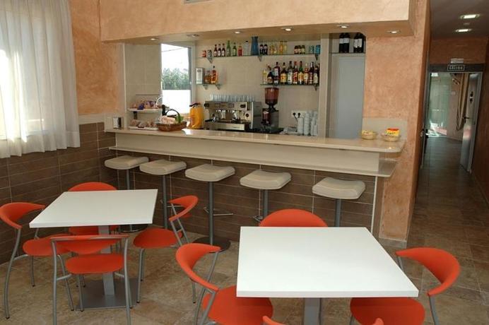Imagen del bar/restaurante del Hostal Los Coronales. Foto 2