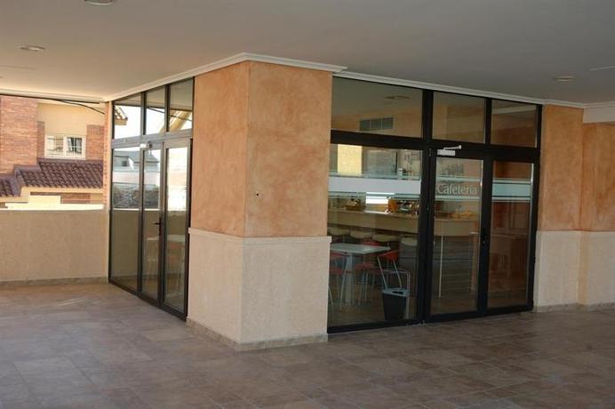 Imagen de los exteriores del Hostal Los Coronales. Foto 7