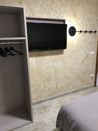 Imagen de la habitación del Hostal Los Girasoles, INIESTA. Foto 8