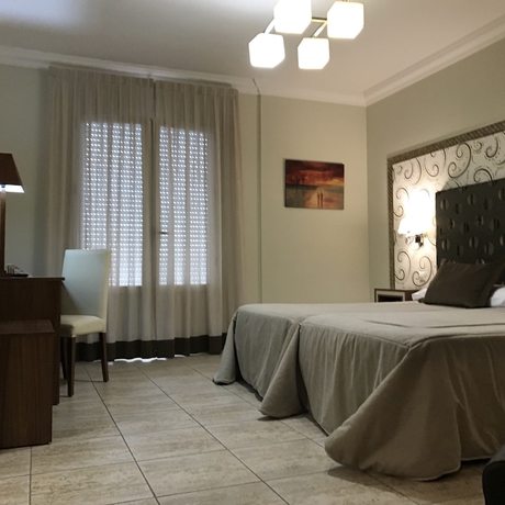 Imagen de la habitación del Hostal Los Girasoles, INIESTA. Foto 9