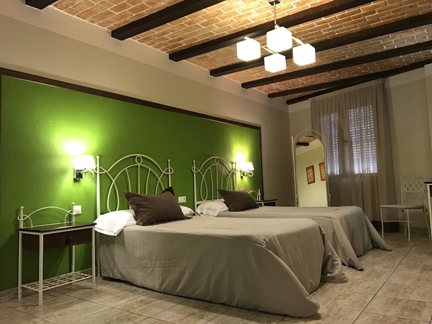 Imagen de la habitación del Hostal Los Girasoles, INIESTA. Foto 10