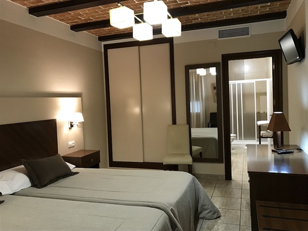 Imagen de la habitación del Hostal Los Girasoles, INIESTA. Foto 11