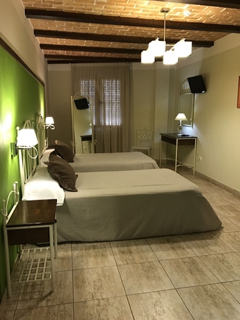 Imagen de la habitación del Hostal Los Girasoles, INIESTA. Foto 14